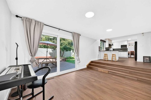 1220 73 Avenue Sw, Calgary, AB - Indoor Photo Showing Other Room