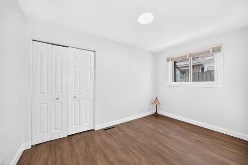 1220 73 Avenue Sw, Calgary, AB - Indoor Photo Showing Other Room