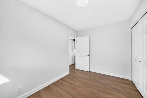 1220 73 Avenue Sw, Calgary, AB - Indoor Photo Showing Other Room