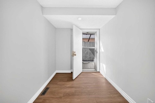 1220 73 Avenue Sw, Calgary, AB - Indoor Photo Showing Other Room