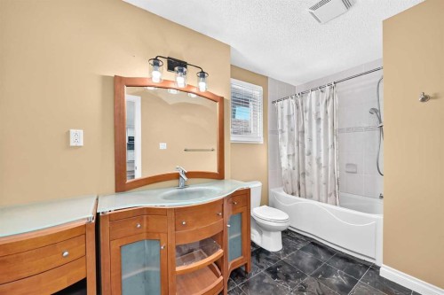 1220 73 Avenue Sw, Calgary, AB - Indoor Photo Showing Bathroom