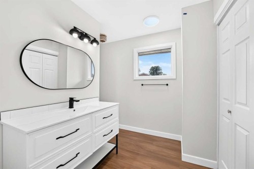 1220 73 Avenue Sw, Calgary, AB - Indoor