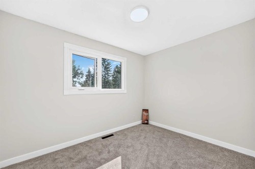 1220 73 Avenue Sw, Calgary, AB - Indoor Photo Showing Other Room