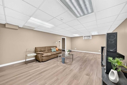 1220 73 Avenue Sw, Calgary, AB - Indoor Photo Showing Other Room