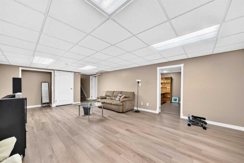 1220 73 Avenue Sw, Calgary, AB - Indoor