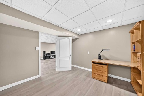 1220 73 Avenue Sw, Calgary, AB - Indoor