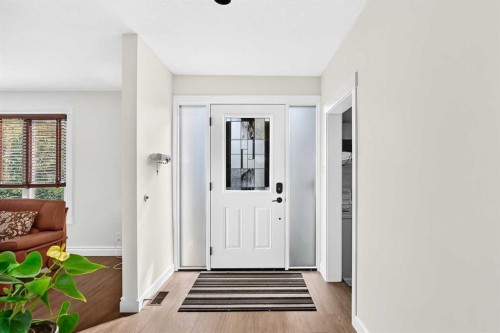 1220 73 Avenue Sw, Calgary, AB - Indoor Photo Showing Other Room