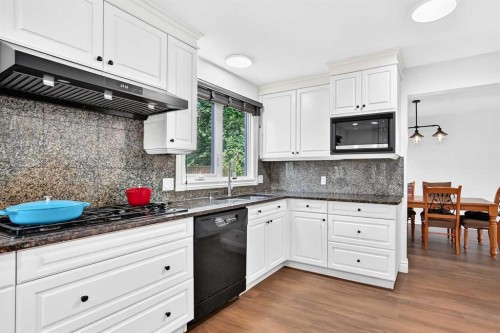 1220 73 Avenue Sw, Calgary, AB - Indoor Photo Showing Kitchen