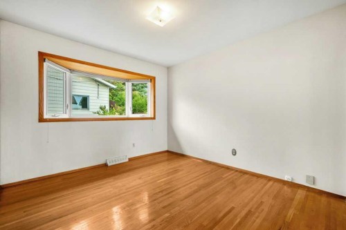 4515 Norquay Drive Nw, Calgary, AB - Indoor Photo Showing Other Room