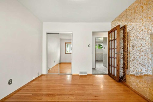 4515 Norquay Drive Nw, Calgary, AB - Indoor Photo Showing Other Room
