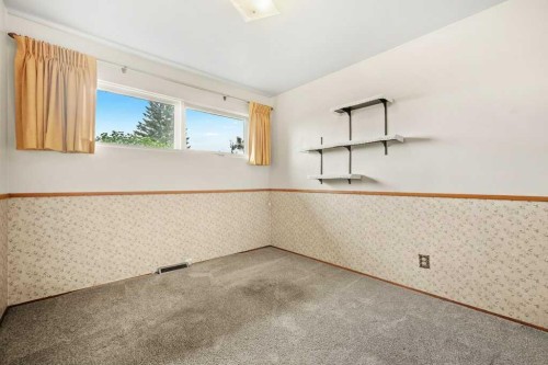 4515 Norquay Drive Nw, Calgary, AB - Indoor Photo Showing Other Room