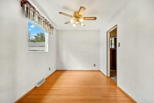 4515 Norquay Drive Nw, Calgary, AB - Indoor Photo Showing Other Room