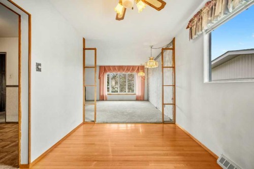 4515 Norquay Drive Nw, Calgary, AB - Indoor Photo Showing Other Room