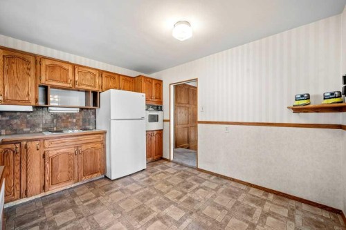 4515 Norquay Drive Nw, Calgary, AB - Indoor Photo Showing Kitchen
