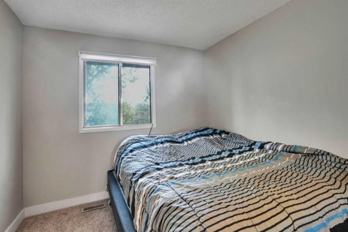5620 Temple Drive Ne, Calgary, AB - Indoor Photo Showing Bedroom