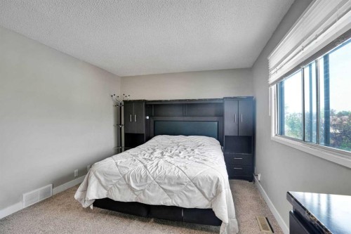 5620 Temple Drive Ne, Calgary, AB - Indoor Photo Showing Bedroom