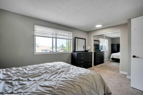 5620 Temple Drive Ne, Calgary, AB - Indoor Photo Showing Bedroom