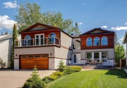 223 Pump Hill Crescent  Calgary, AB T2V 4L9