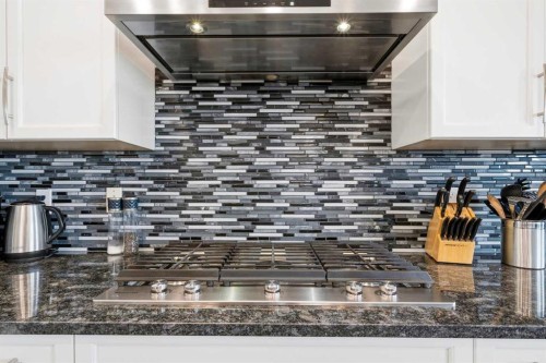 395 Boulder Creek Bay Se, Langdon, AB - Indoor Photo Showing Kitchen