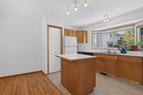 52 Glenbrook Villas Sw, Calgary, AB - Indoor Photo Showing Kitchen With Double Sink