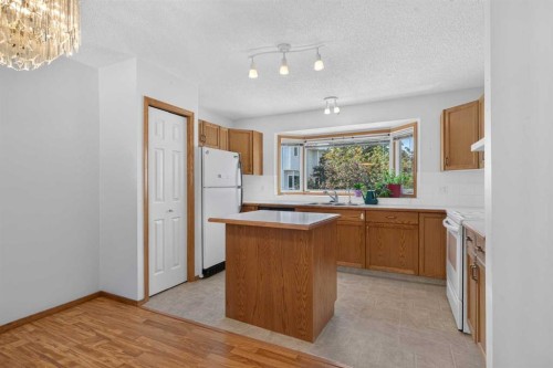 52 Glenbrook Villas Sw, Calgary, AB - Indoor Photo Showing Kitchen