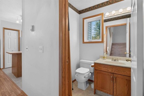 52 Glenbrook Villas Sw, Calgary, AB - Indoor Photo Showing Bathroom
