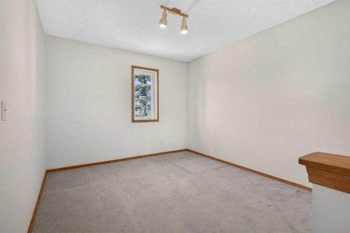52 Glenbrook Villas Sw, Calgary, AB - Indoor Photo Showing Other Room