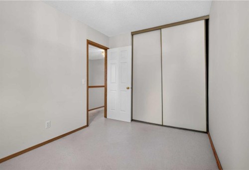 52 Glenbrook Villas Sw, Calgary, AB - Indoor Photo Showing Other Room