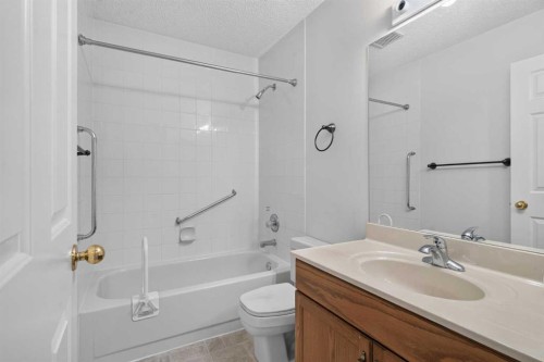 52 Glenbrook Villas Sw, Calgary, AB - Indoor Photo Showing Bathroom