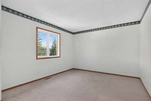 52 Glenbrook Villas Sw, Calgary, AB - Indoor Photo Showing Other Room