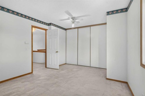52 Glenbrook Villas Sw, Calgary, AB - Indoor Photo Showing Other Room