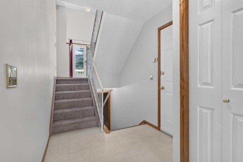 52 Glenbrook Villas Sw, Calgary, AB - Indoor Photo Showing Other Room