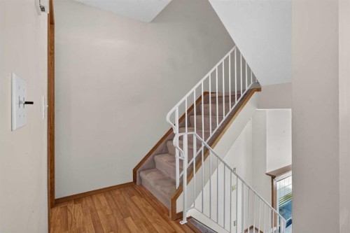 52 Glenbrook Villas Sw, Calgary, AB - Indoor Photo Showing Other Room