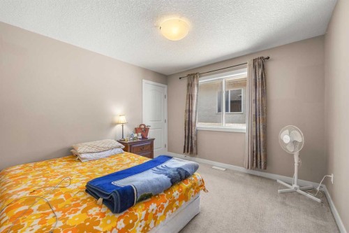 162 Sherwood Hill Nw, Calgary, AB - Indoor Photo Showing Bedroom