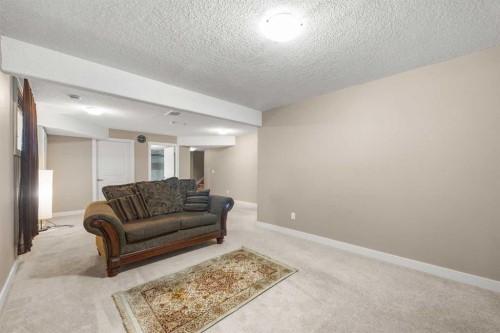 162 Sherwood Hill Nw, Calgary, AB - Indoor Photo Showing Living Room