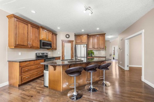 162 Sherwood Hill Nw, Calgary, AB - Indoor Photo Showing Kitchen With Stainless Steel Kitchen