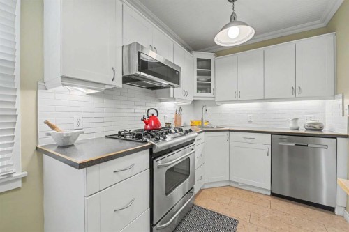 434 19 Street Nw, Calgary, AB - Indoor Photo Showing Kitchen With Upgraded Kitchen