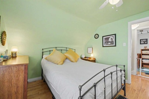 434 19 Street Nw, Calgary, AB - Indoor Photo Showing Bedroom