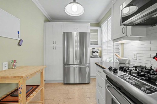 434 19 Street Nw, Calgary, AB - Indoor Photo Showing Kitchen