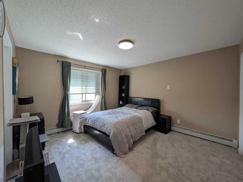1421-8 Bridlecrest Drive Sw, Calgary, AB - Indoor Photo Showing Bedroom