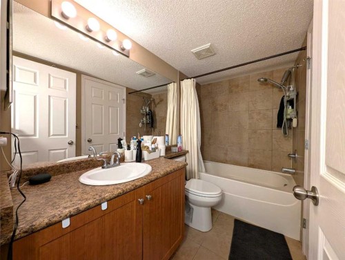1421-8 Bridlecrest Drive Sw, Calgary, AB - Indoor Photo Showing Bathroom