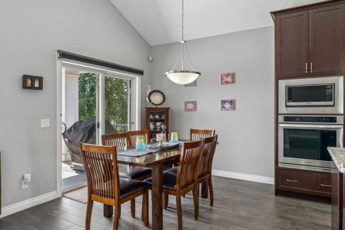 2257 Bayside Circle Sw, Airdrie, AB - Indoor Photo Showing Dining Room