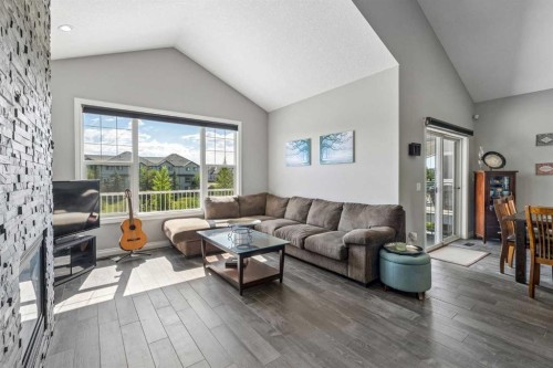 2257 Bayside Circle Sw, Airdrie, AB - Indoor Photo Showing Living Room
