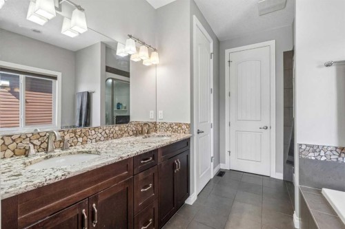 2257 Bayside Circle Sw, Airdrie, AB - Indoor Photo Showing Bathroom