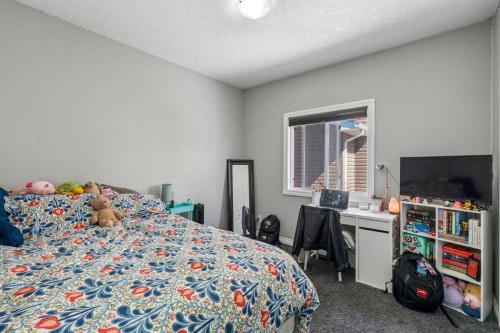 2257 Bayside Circle Sw, Airdrie, AB - Indoor Photo Showing Bedroom