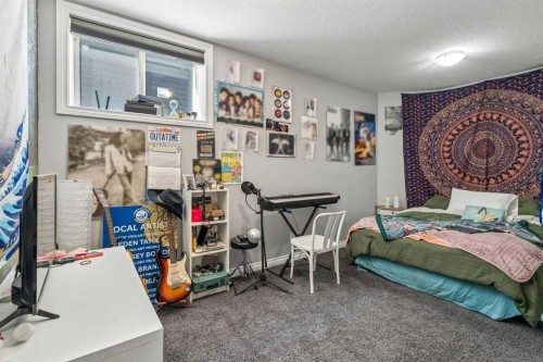 2257 Bayside Circle Sw, Airdrie, AB - Indoor Photo Showing Bedroom