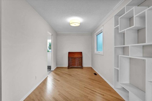 228 Nottingham Road Nw, Calgary, AB - Indoor Photo Showing Other Room