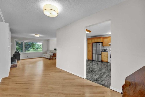 228 Nottingham Road Nw, Calgary, AB - Indoor