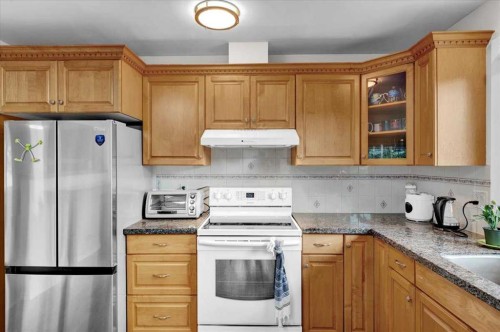 228 Nottingham Road Nw, Calgary, AB - Indoor Photo Showing Kitchen