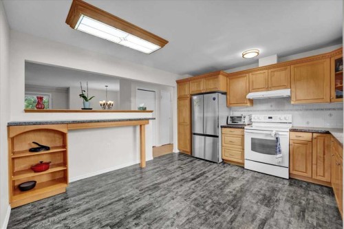 228 Nottingham Road Nw, Calgary, AB - Indoor Photo Showing Kitchen